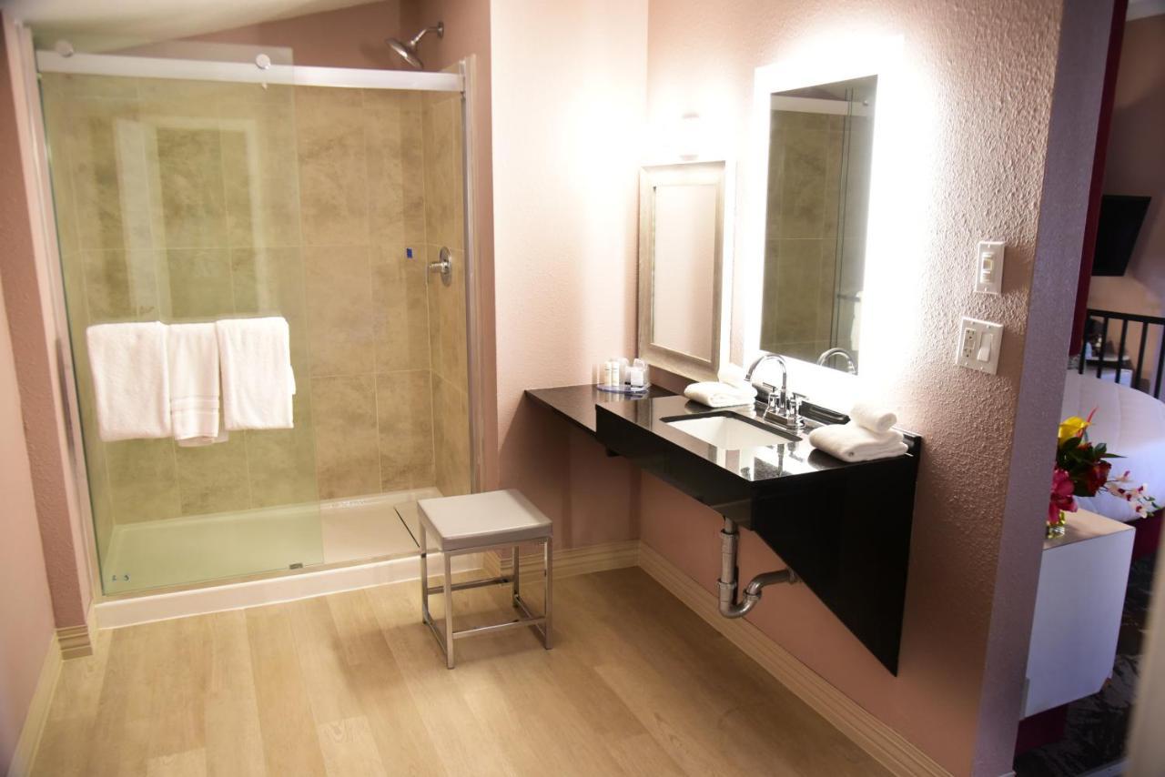 Resort Cove Haven Lakeville